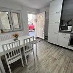 Mac Hulas By The Sea Appartement Tisno