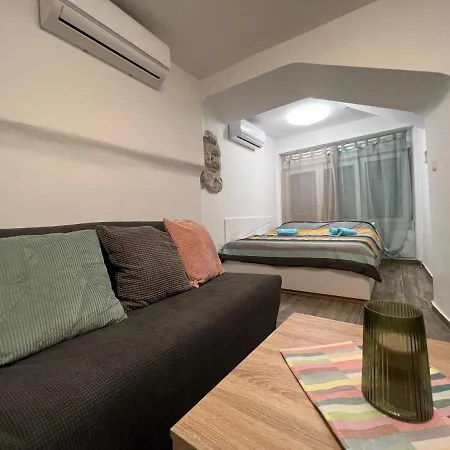 Mac Hulas By The Sea Tisno