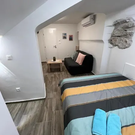 Mac Hulas By The Sea *