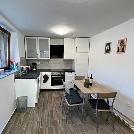 Mac Hulas By The Sea Tisno