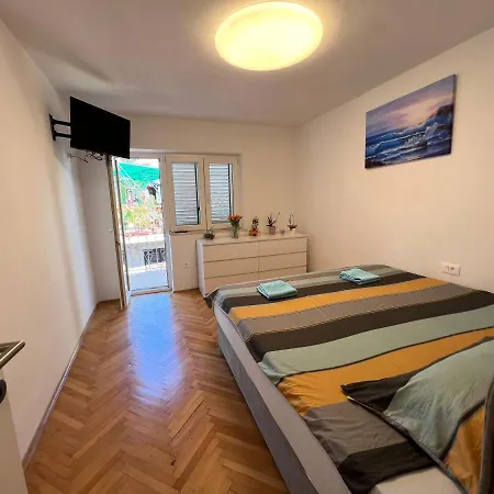 Mac Hulas By The Sea