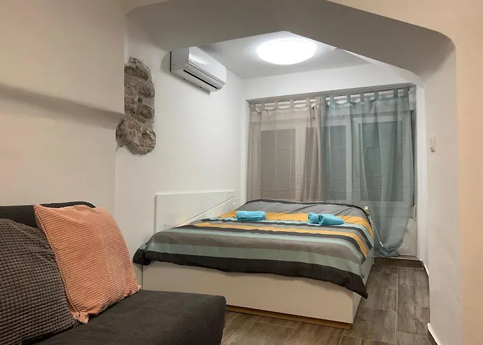 Mac Hulas By The Sea Tisno