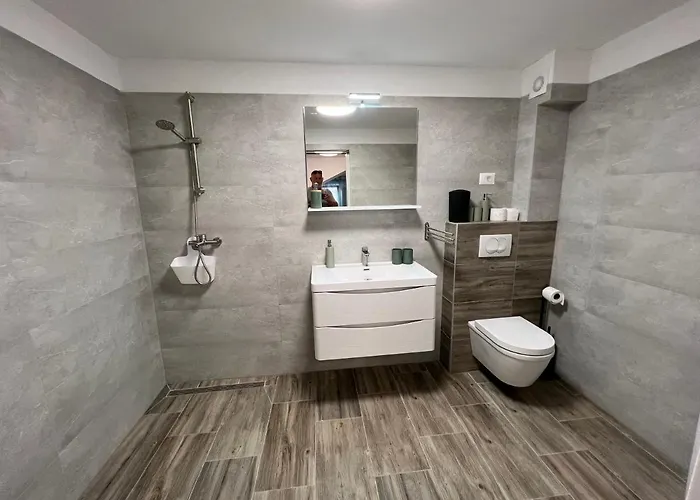 Mac Hulas By The Sea *