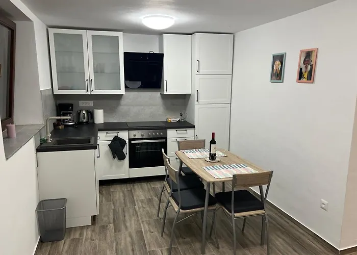 Mac Hulas By The Sea *