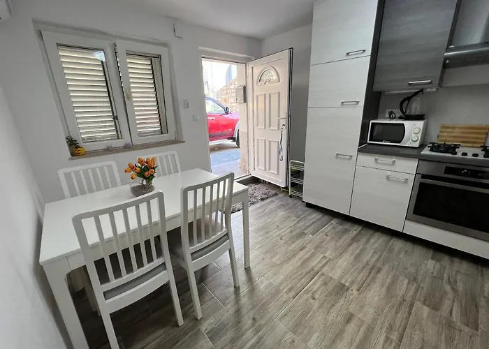 Mac Hulas By The Sea Lägenhet Tisno