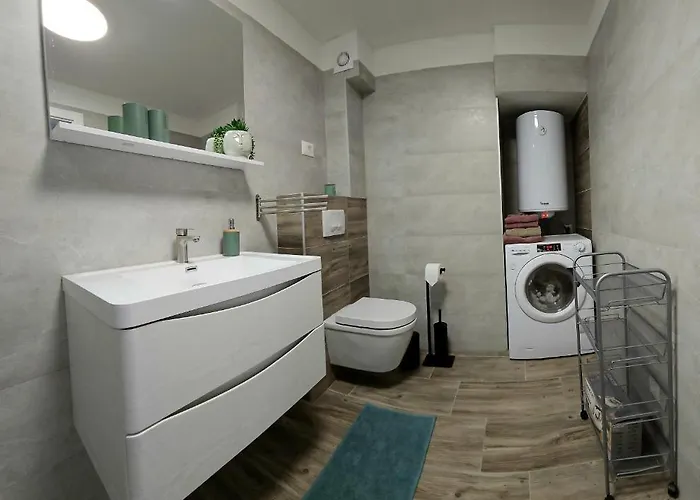 Mac Hulas By The Sea